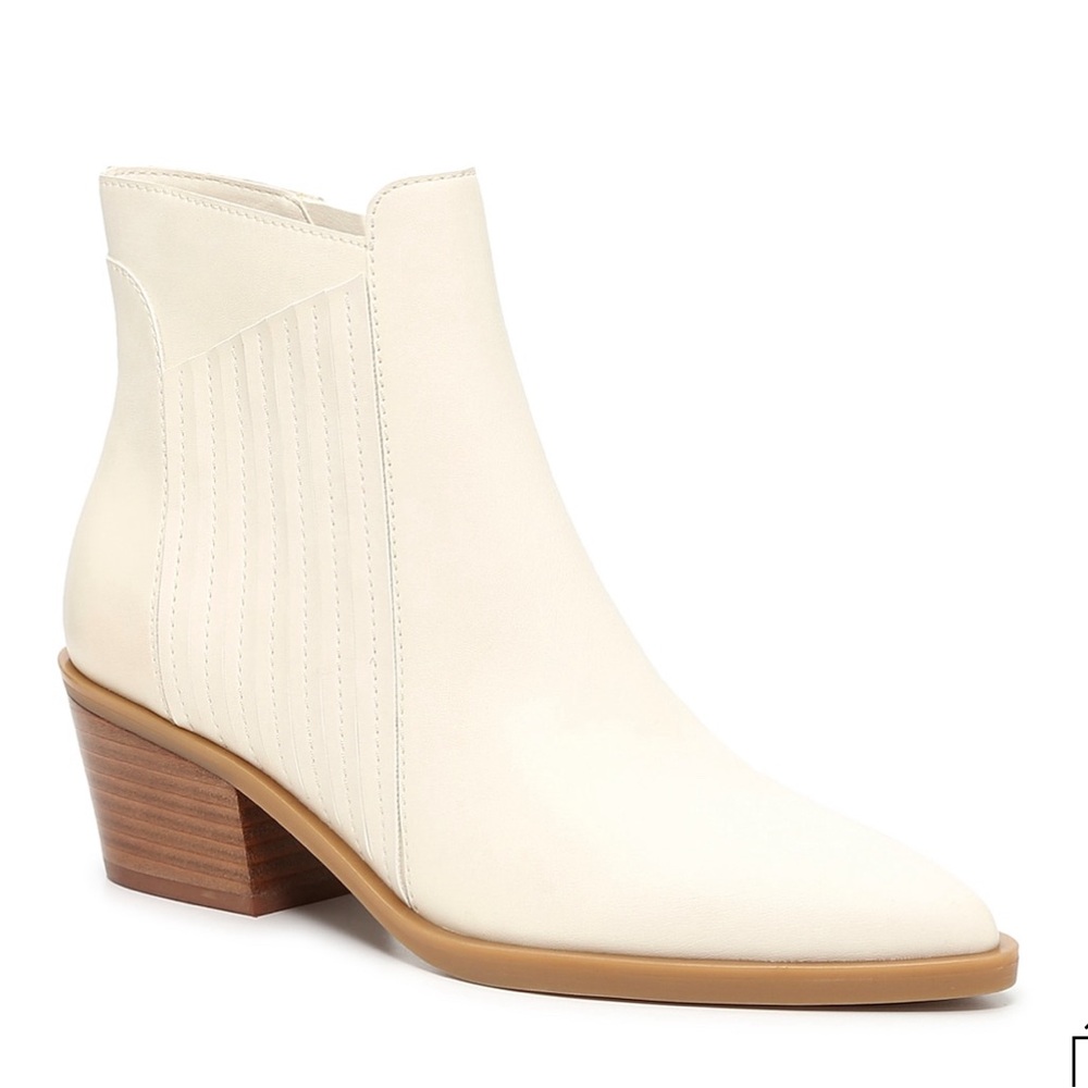 NIB Dolce Vita Salome bootie cream size 7.5 Cream ankle boot.